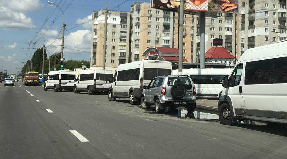 В Брянске администрация обязала маршрутчиков строго соблюдать расписание
