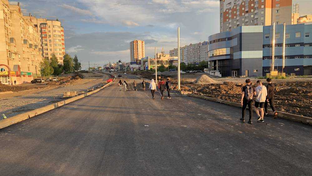 В Брянске за день закатали асфальтом половину дороги на Объездной улице