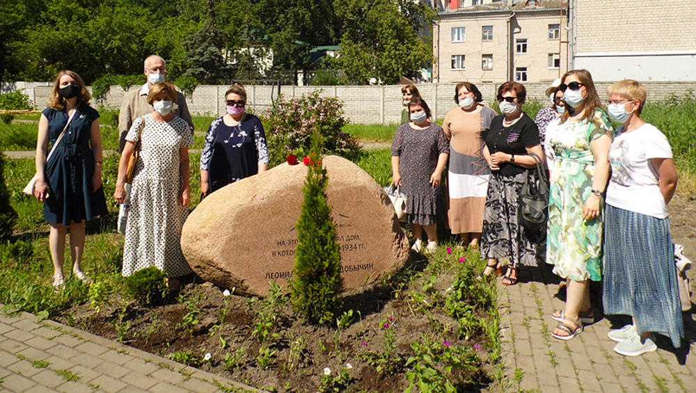 В ботаническом саду Брянска отметили 127-летие писателя Леонида Добычина
