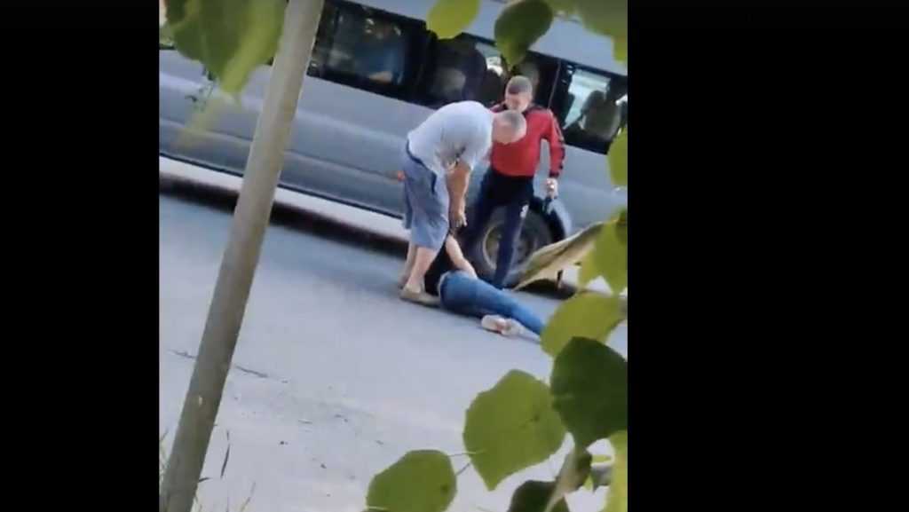 В Брянске пешеход напал на водителя маршрутки