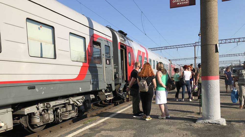 Расписание некоторых пригородных поездов в Брянской области изменится в праздничные дни мая