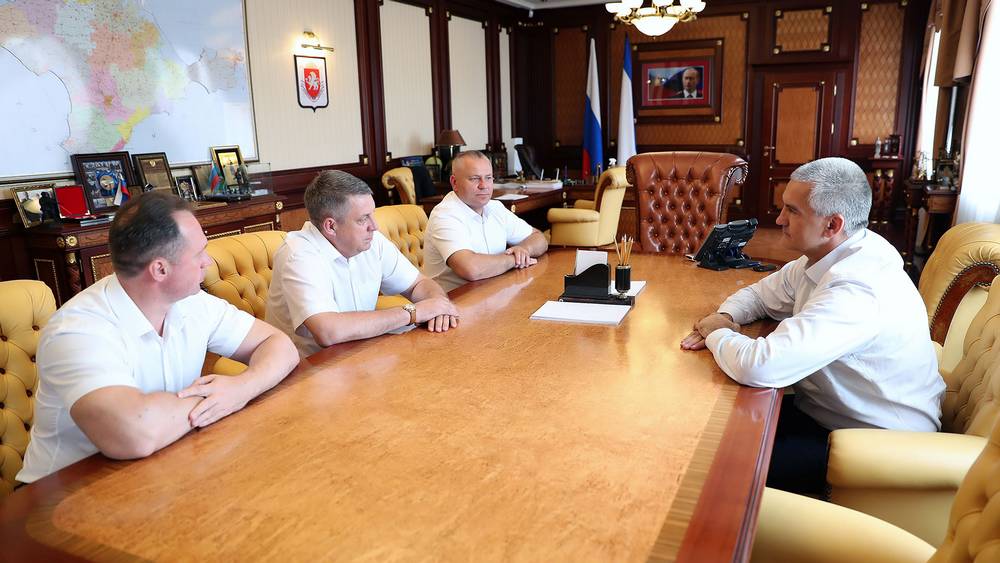 Брянский губернатор Александр Богомаз провел в Крыму официальные встречи
