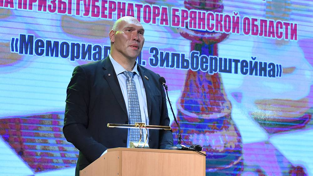Брянский депутат Николай Валуев признался, что сын уже обыгрывает его