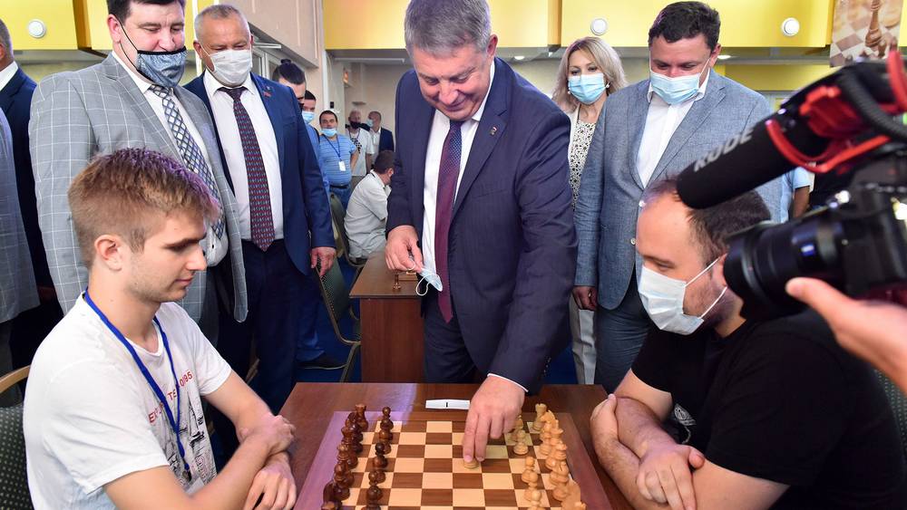 Открылся турнир по быстрым шахматам на призы губернатора Брянской области