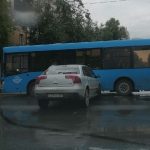 В Бежицком районе Брянска легковушка протаранила автобус № 25