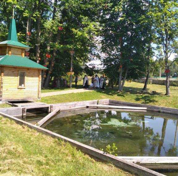 Благочинный Брасовского округа совершил молебен на источнике в Хуторе-Холмецком