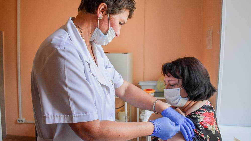 В Брянской области вакцинировались 68,5 процента взрослых жителей
