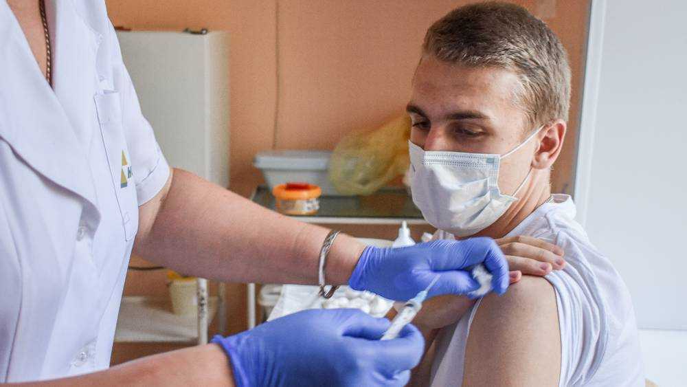 Более 416 тысяч брянцев привились от коронавирусной инфекции