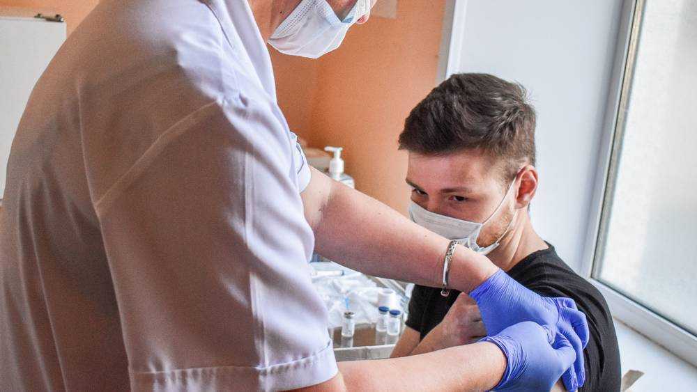 Более 392 тысяч брянцев привились от коронавирусной инфекции