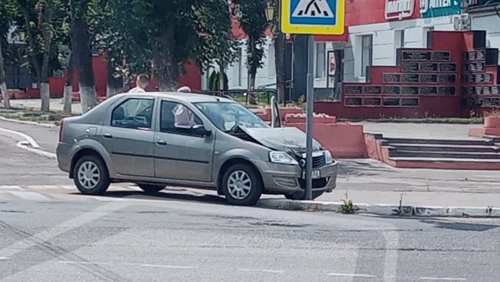 В Новозыбкове дорожный знак остановил автомобиль без водителя