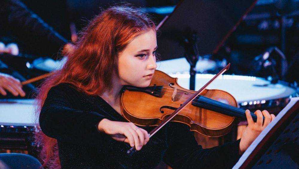 Брянская скрипачка выступила в оркестре под управлением Юрия Башмета