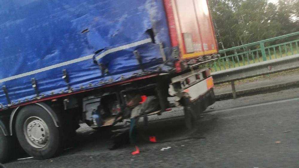 На брянской трассе в ДТП с фурой ранен 47-летний водитель КамАЗа