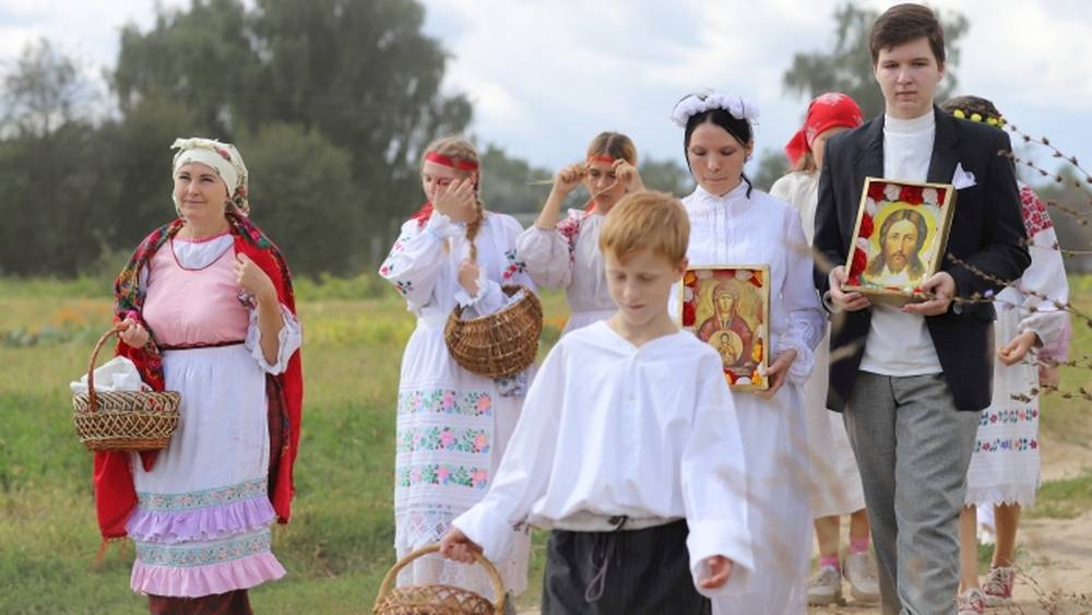 В Клинцовском районе инсценировали деревенскую свадьбу по старому фото