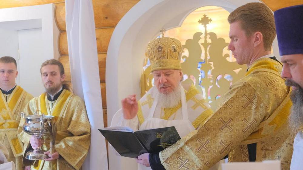 Брянский митрополит Александр освятил новый храм в Навлинском районе