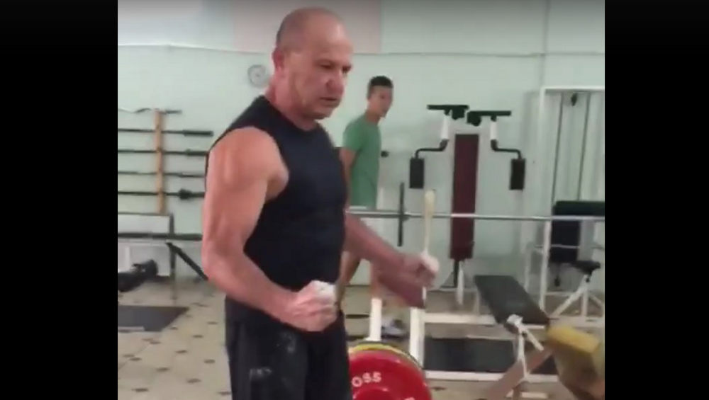Житель Белых Берегов в 64 года побил свой рекорд – поднял 205 килограммов
