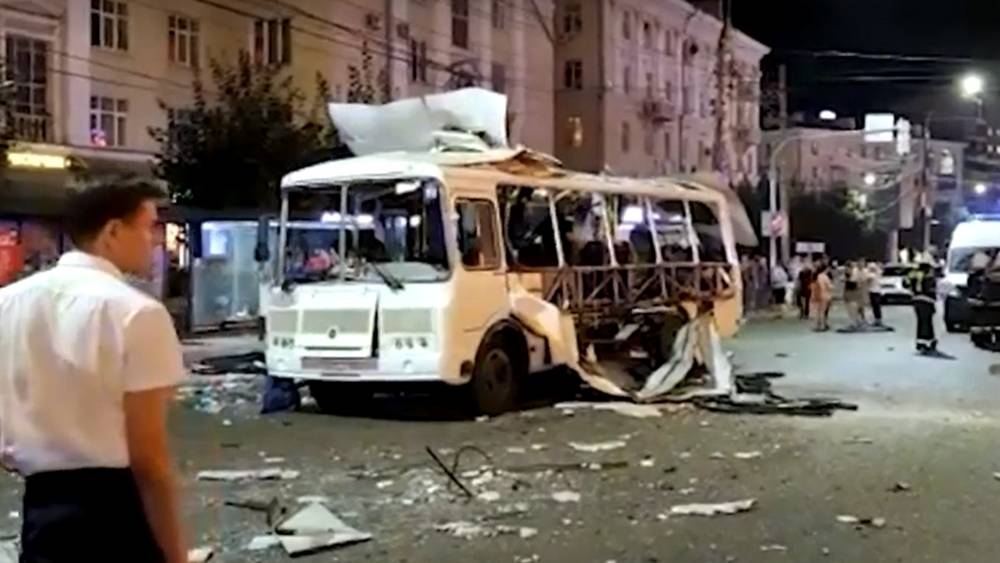 В Воронеже при взрыве в маршрутке 18 человек пострадали − женщине оторвало ноги