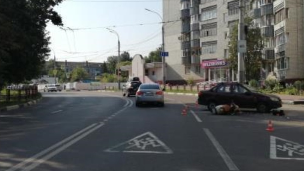 В Брянске на улице Дуки водитель Lada сбил 37-летнего мопедиста