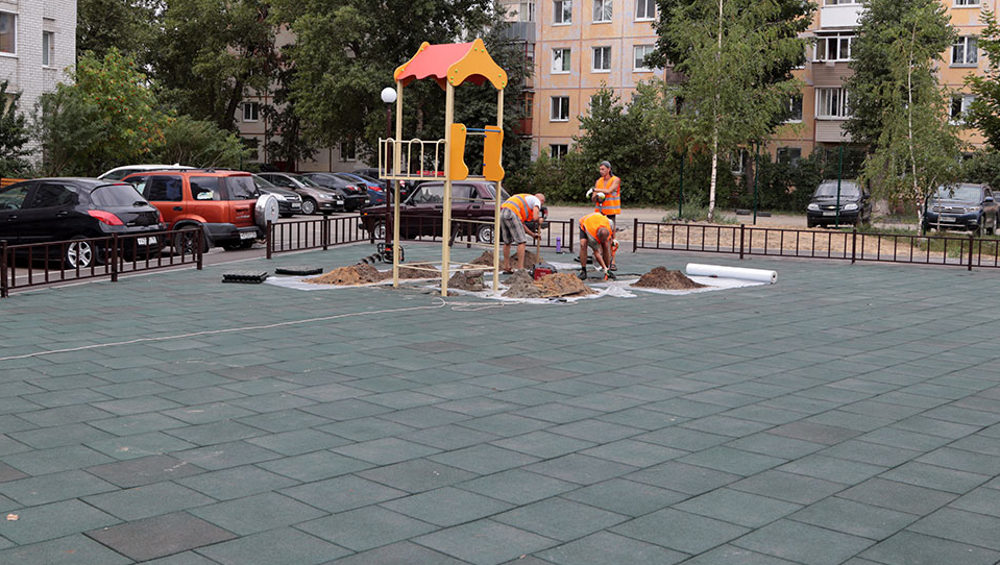 В Брянске двор на улице Металлистов отремонтируют за 12,8 млн рублей