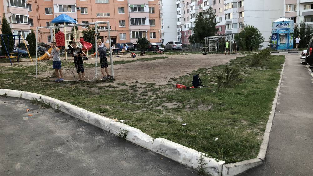 В Брянске чиновники отвели детям для игр крохотные клочки земли