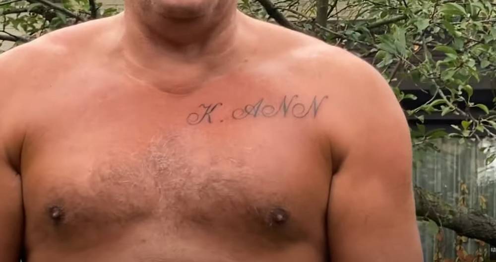 Брянский бизнесмен Александр Коломейцев показал свою первую татуировку