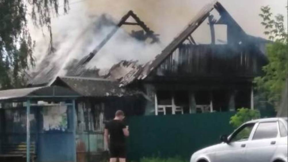 В брянском посёлке Радица-Крыловка сгорел дом