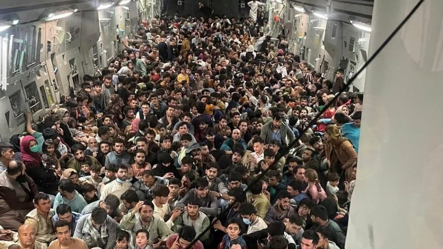 Тело афганца нашли внутри шасси американского самолета
