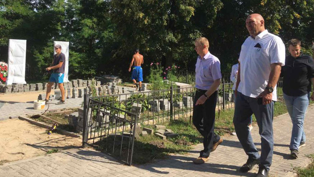 Брянский депутат Николай Валуев побывал в Севске и отведал местных сыров