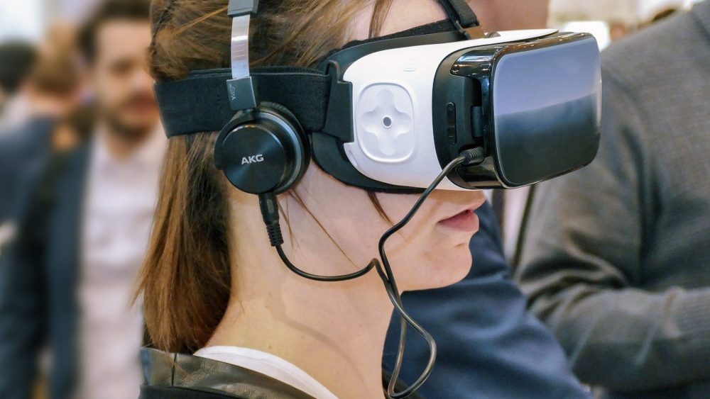 На Брянском химическом заводе начали использовать современный VR-тренажер