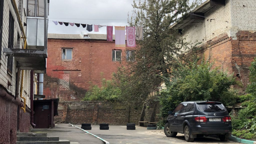 В Брянске обнаружили уютный дворик в итальянском стиле