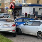 В Брянске на проспекте Станке Димитрова столкнулись 3 автомобиля