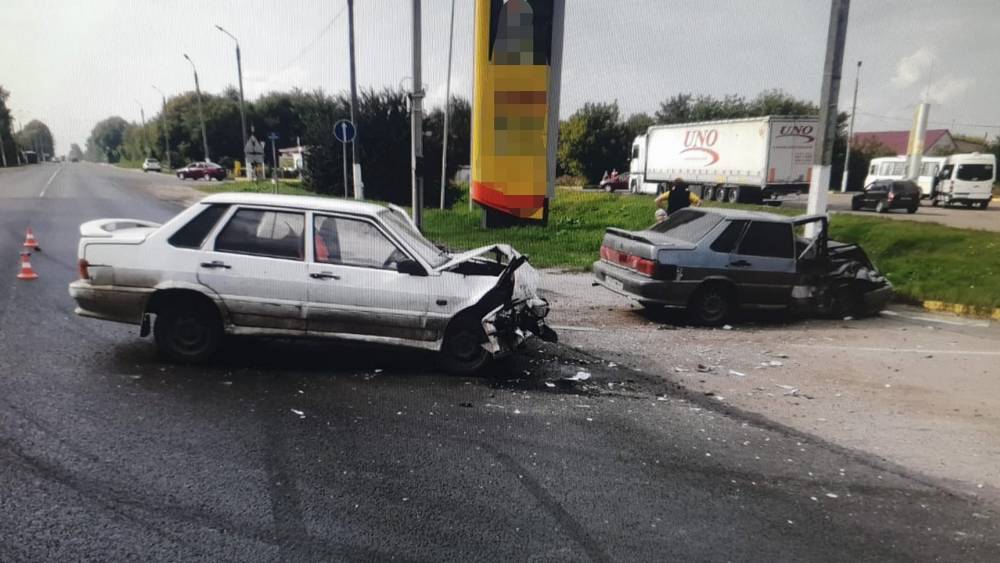 Из-за обезумевшего пассажира на брянской трассе столкнулись автомобили