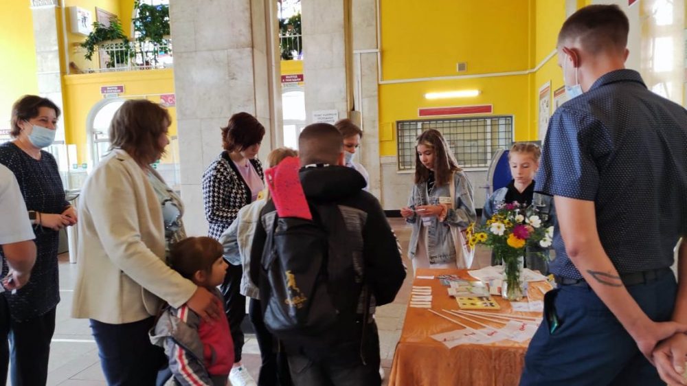 Акция «Безопасную железную дорогу детям!» прошла на вокзалах Брянск-Орловский и Орджоникидзеград в День знаний