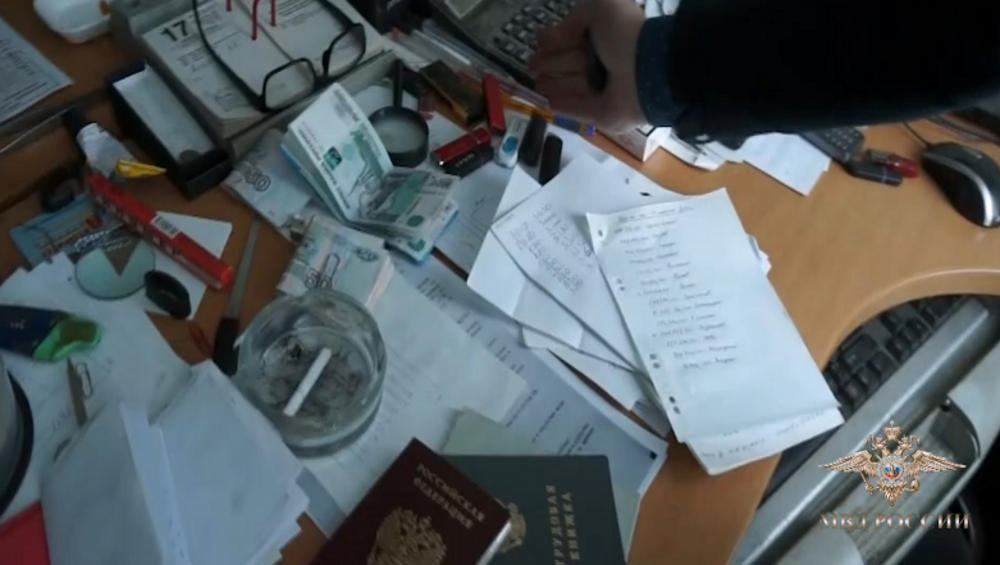 В Брянске осудят шесть человек за незаконные банковские операции