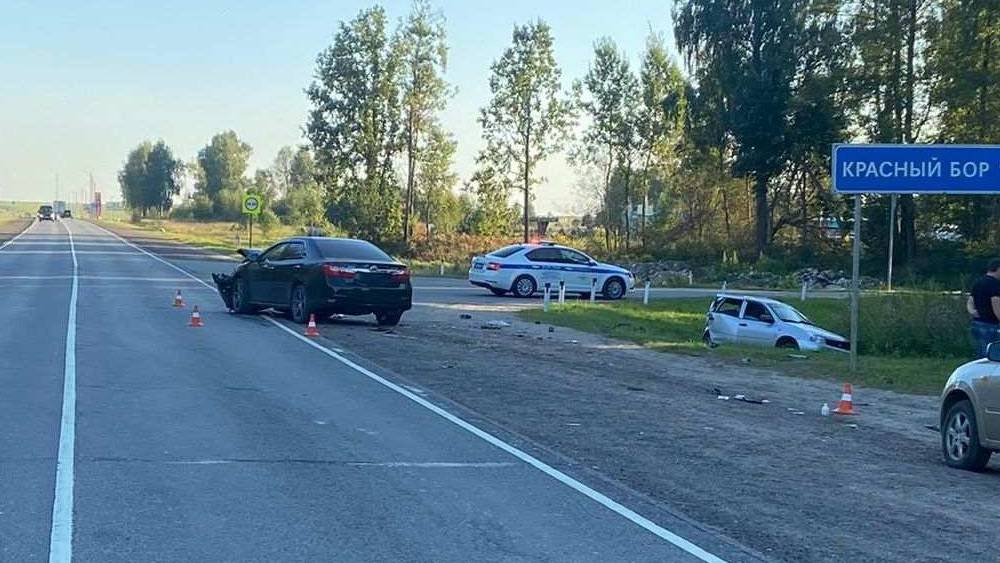 В Брянской области на трассе «Украина» разбились три легковых автомобиля