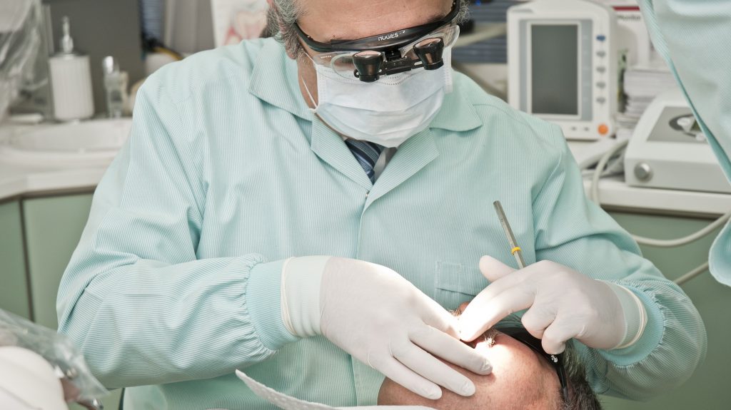 Отбеливание зубов: доступные технологии