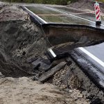 В Брянске дорожники приступили к ремонту обрушившегося съезда с новой дороги