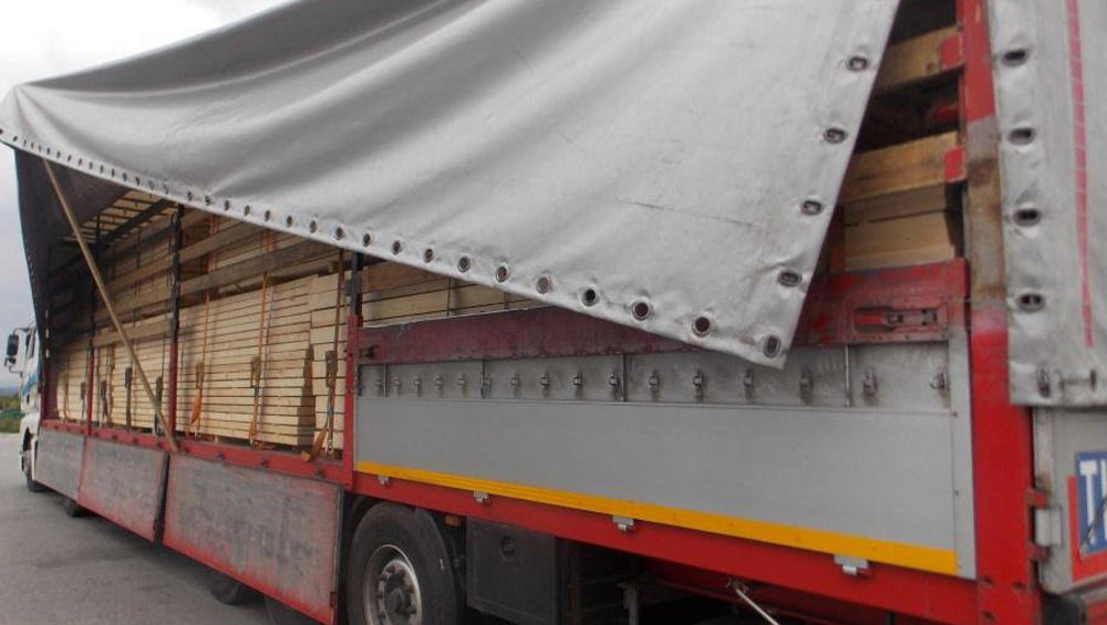 Брянские таможенники остановили вывоз из России около 3 тонн пиломатериалов