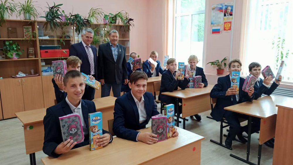 Сотрудники «Брянскэнерго» поздравили воспитанников Мглинской школы-интерната с Днем знаний
