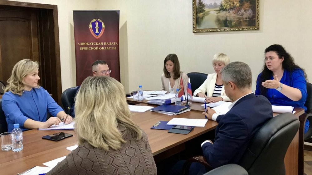 Брянские адвокаты наказали не повышающих квалификацию коллег