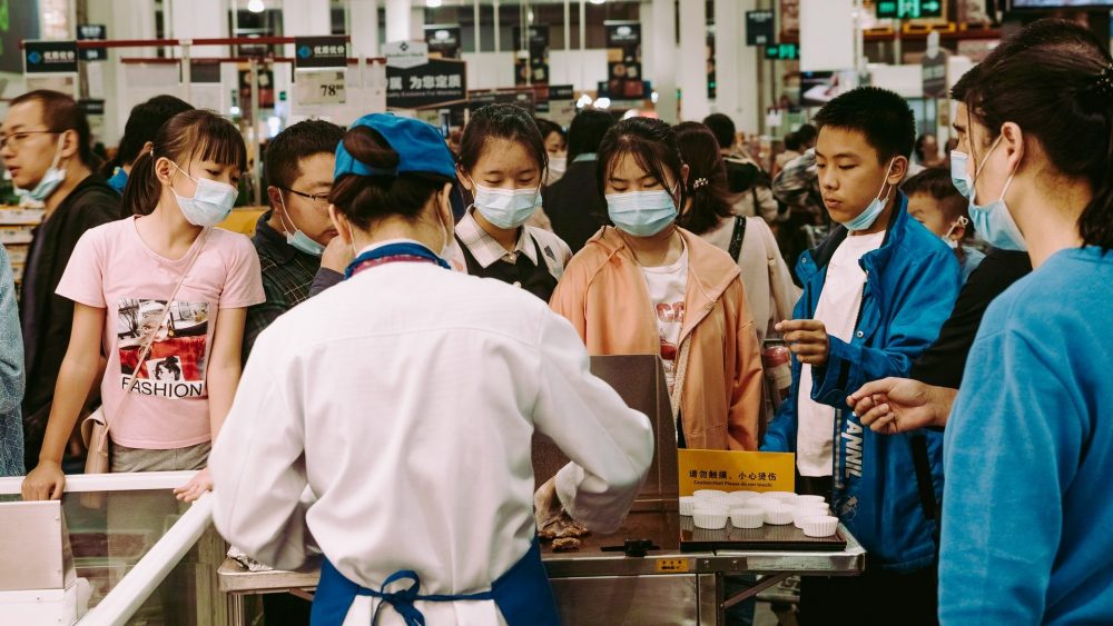 В Китае привились от коронавируса 1,22 миллиарда человек