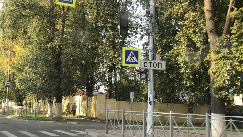 В Брянске за деревьями установили партизанскую фотоловушку для водителей