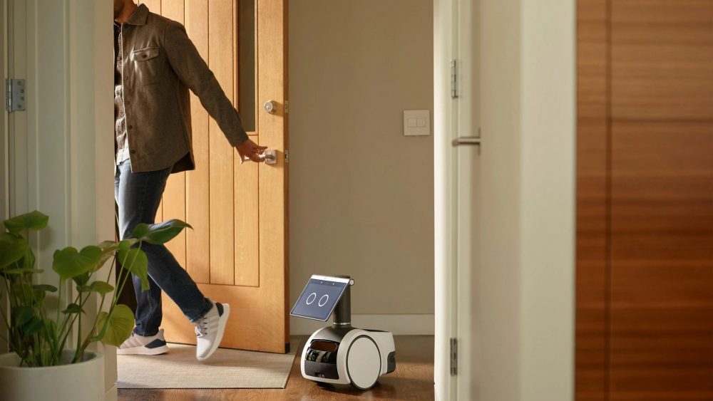 Компания Amazon представила домашнего робота Astro