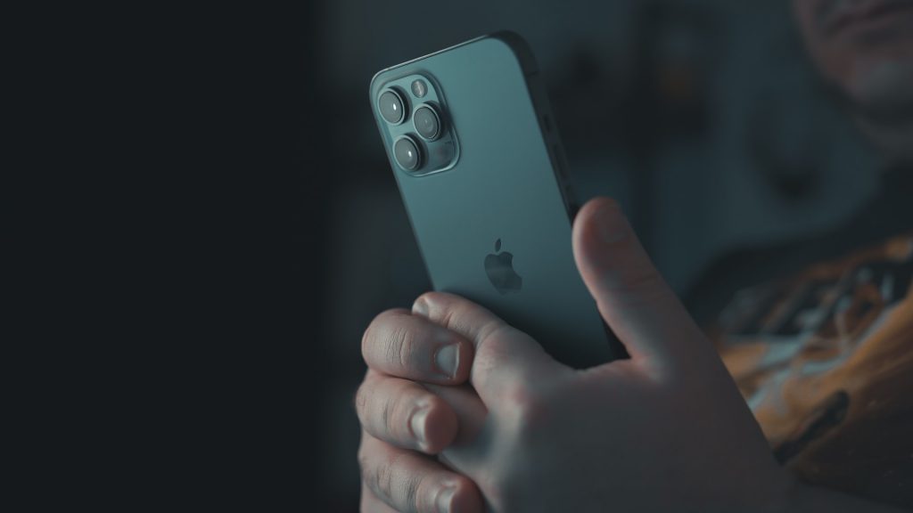 Apple предложит малому бизнесу услугу по приему платежей на смартфонах iPhone