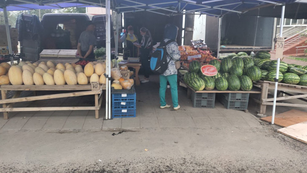 В Брянске в Бежицком районе пресекли нелегальную торговлю овощами и ягодами