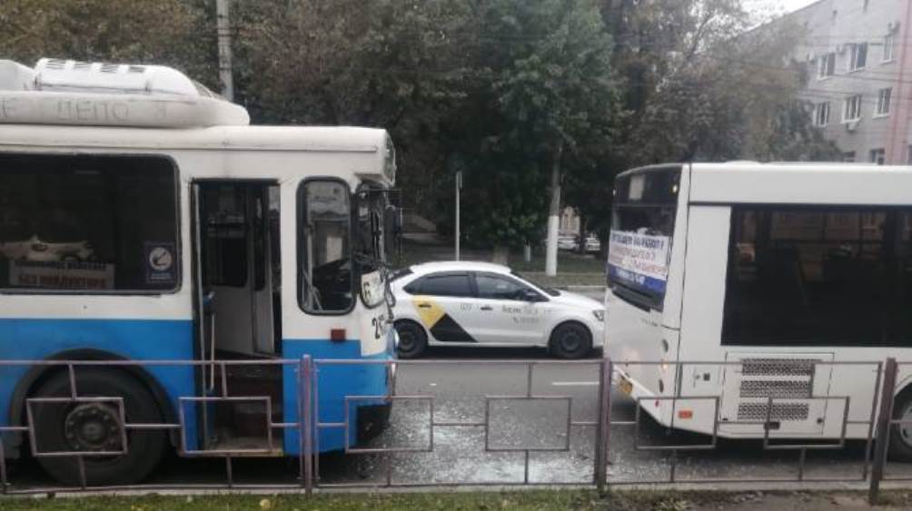 В Брянске обратились к очевидцам ДТП с автобусом и троллейбусом