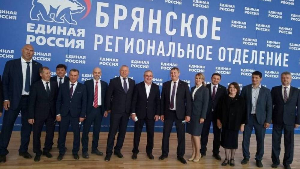 Брянск посетили руководитель фракции партии «Единая Россия» в ГД Сергей Неверов и заместитель министра спорта РФ Азат Кадыров