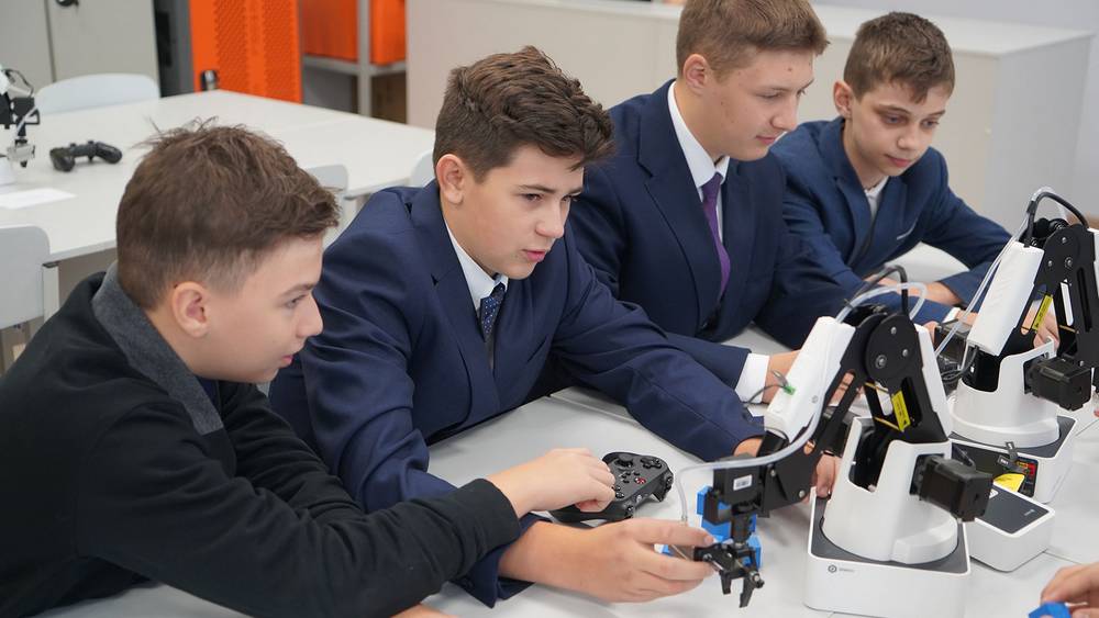В Брянске в 2022 году создадут 115 мест для технического образования детей