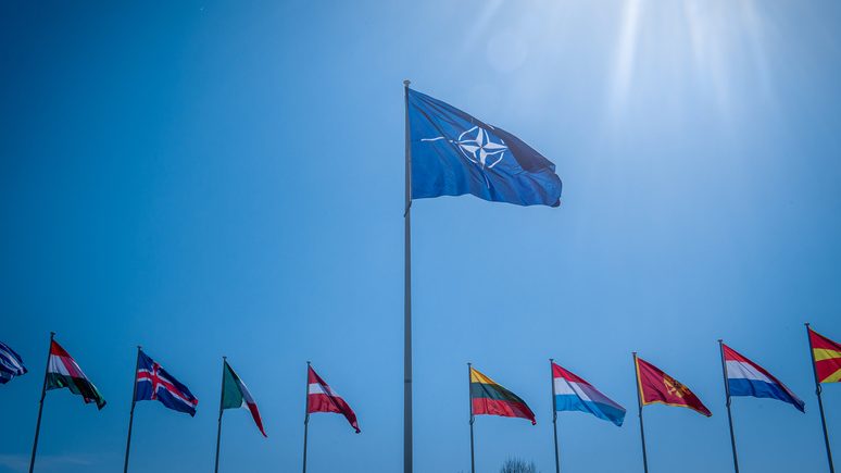 Россия приостановит работу постпредства при НАТО