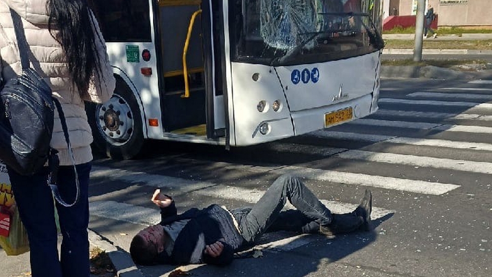 В Фокинском районе Брянска автобус сбил мужчину на пешеходном переходе