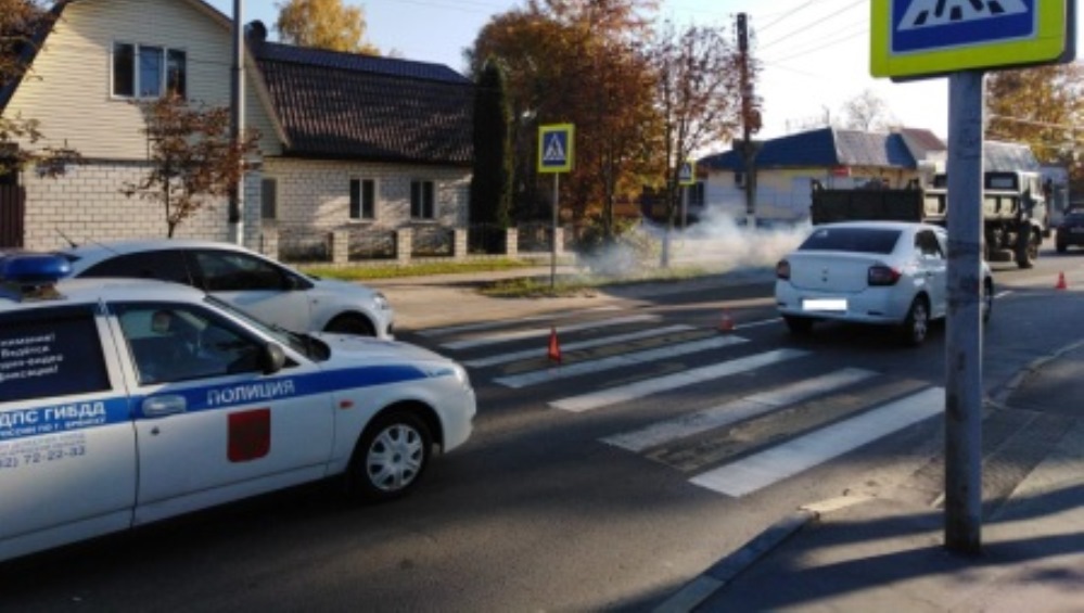 В Брянске водитель Renault  на «зебре» проломил голову 48-летней женщине